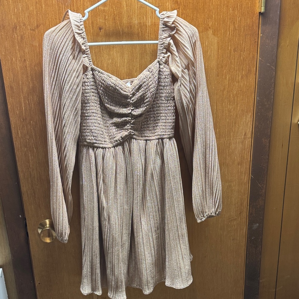 Storia Elegant Pleated gold shimmer Long Sleeve Dress